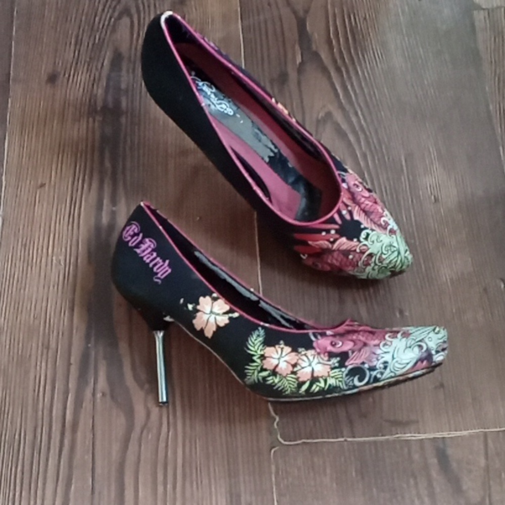 Ed Hardy pumps,size7.5 black wit fish on it